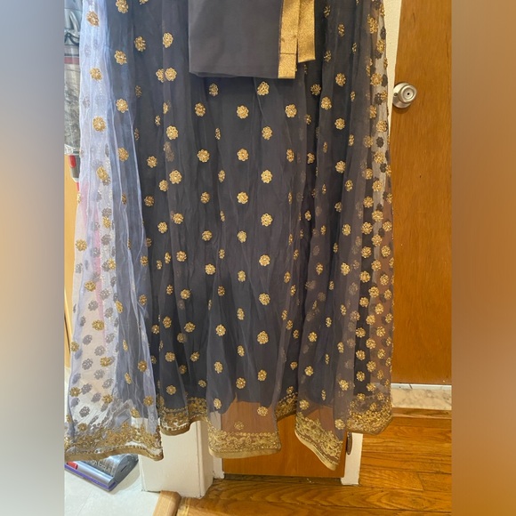 Long sleeve women’s shalwar kameez - Picture 7 of 8